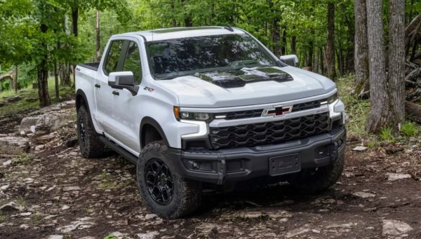 Продажбите на лекия Silverado са нараснали през първите 9 месеца, но тежкотоварните версии са намалели. Тази сума не включва 5252 бройки от  електрическия Silverado, изтъргувани през това време.
